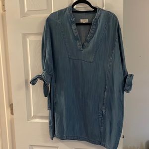 Lou & Grey Chambray shift dress